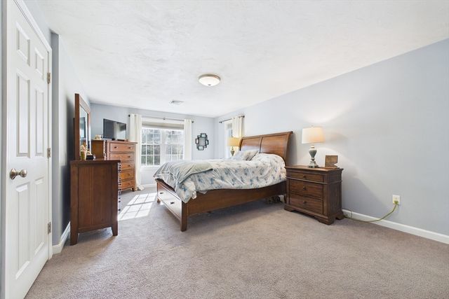 987 Dighton Woods Cir, Dighton, MA 02715