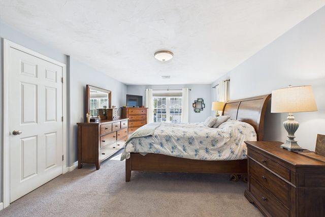 987 Dighton Woods Cir, Dighton, MA 02715