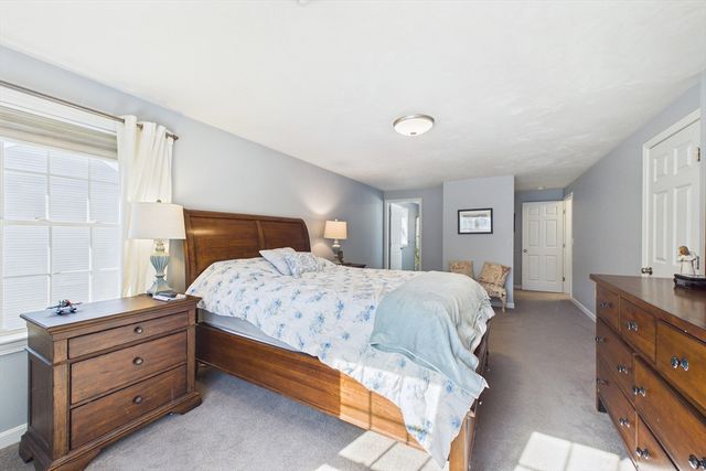 987 Dighton Woods Cir, Dighton, MA 02715