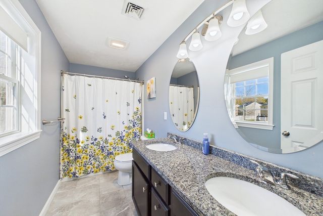 987 Dighton Woods Cir, Dighton, MA 02715