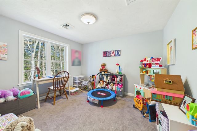 987 Dighton Woods Cir, Dighton, MA 02715