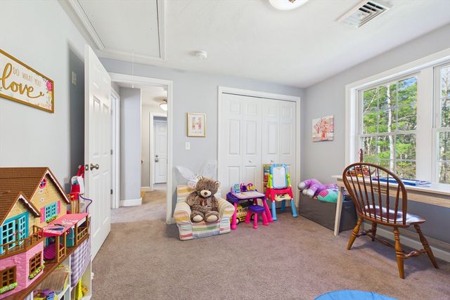 987 Dighton Woods Cir, Dighton, MA 02715