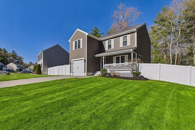 987 Dighton Woods Cir, Dighton, MA 02715