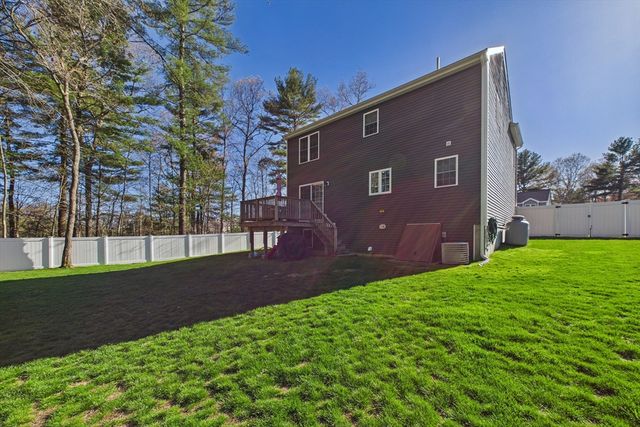 987 Dighton Woods Cir, Dighton, MA 02715