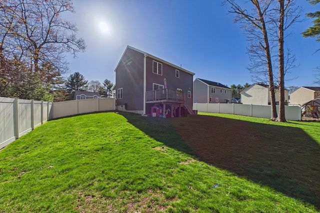 987 Dighton Woods Cir, Dighton, MA 02715