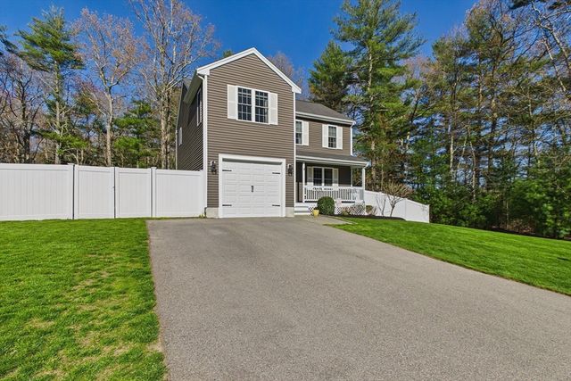 987 Dighton Woods Cir, Dighton, MA 02715