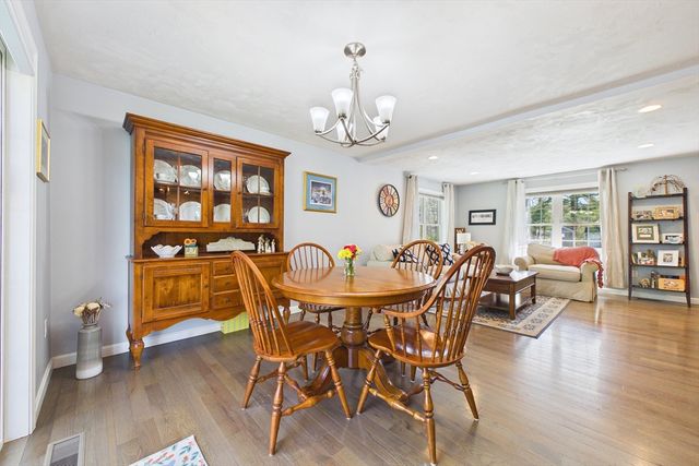 987 Dighton Woods Cir, Dighton, MA 02715