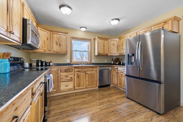 615 18th St SE, Minot, ND 58701