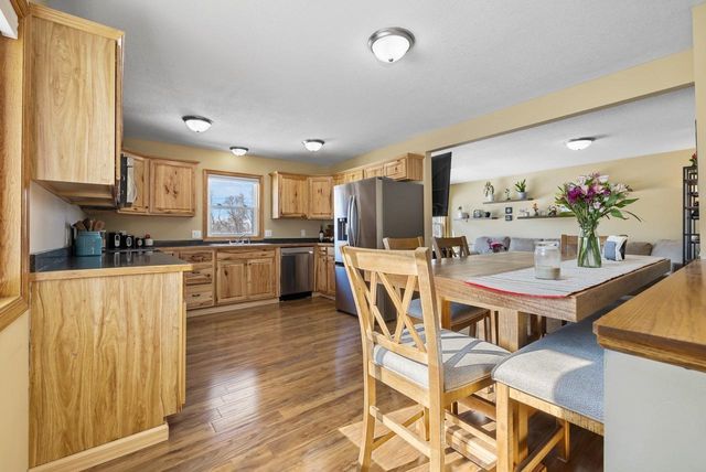 615 18th St SE, Minot, ND 58701