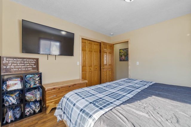 615 18th St SE, Minot, ND 58701