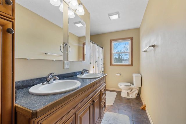 615 18th St SE, Minot, ND 58701