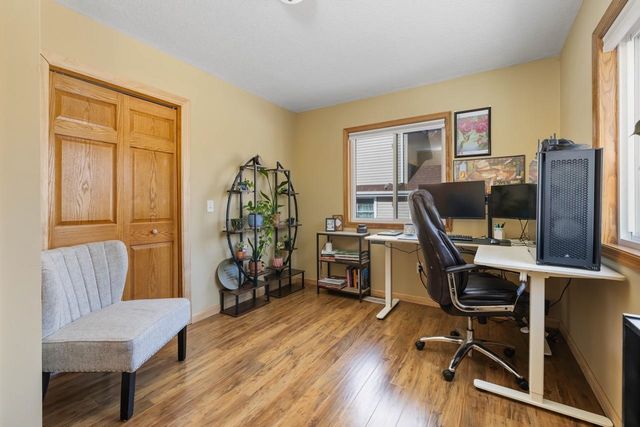 615 18th St SE, Minot, ND 58701