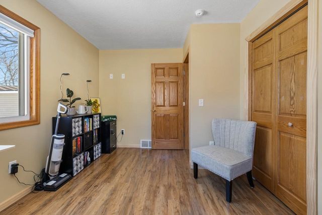 615 18th St SE, Minot, ND 58701