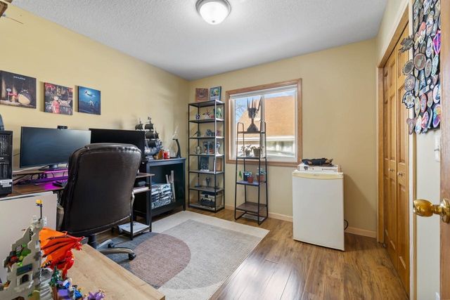 615 18th St SE, Minot, ND 58701