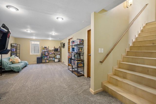 615 18th St SE, Minot, ND 58701