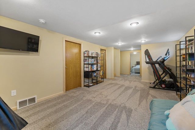 615 18th St SE, Minot, ND 58701