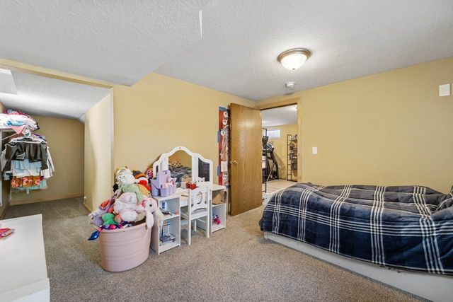 615 18th St SE, Minot, ND 58701