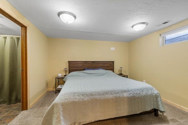 615 18th St SE, Minot, ND 58701