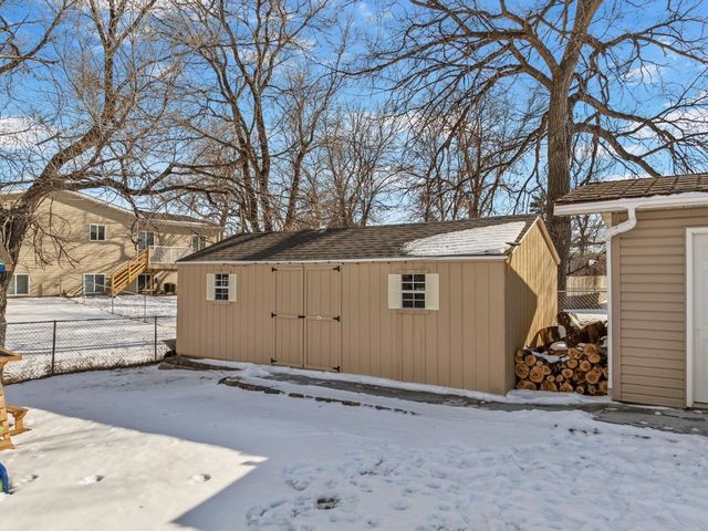 615 18th St SE, Minot, ND 58701