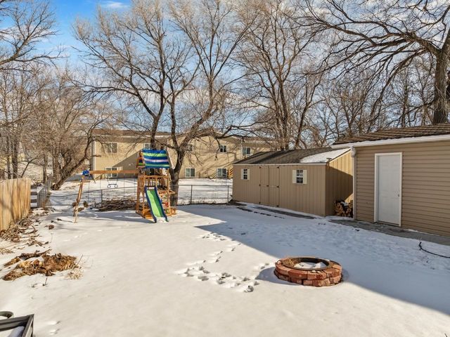 615 18th St SE, Minot, ND 58701