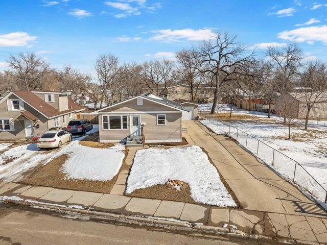 615 18th St SE, Minot, ND 58701