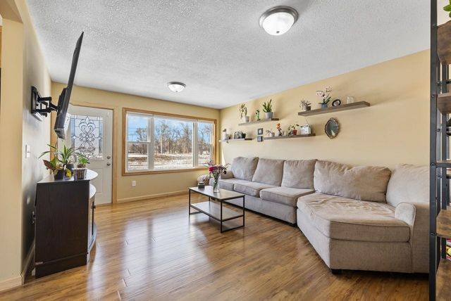 615 18th St SE, Minot, ND 58701