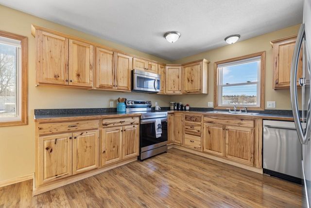 615 18th St SE, Minot, ND 58701