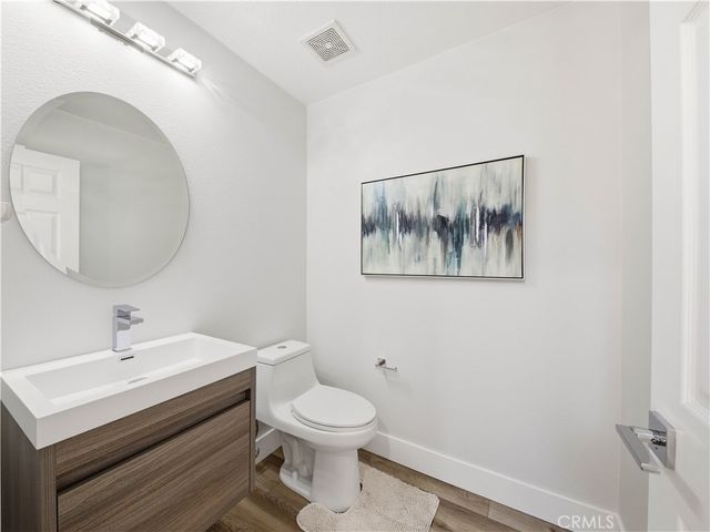 25710 Holiday C, Stevenson Ranch, CA 91381