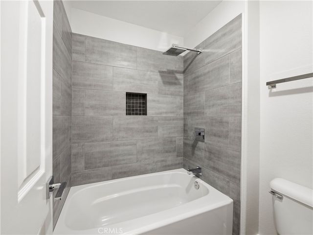 25710 Holiday C, Stevenson Ranch, CA 91381