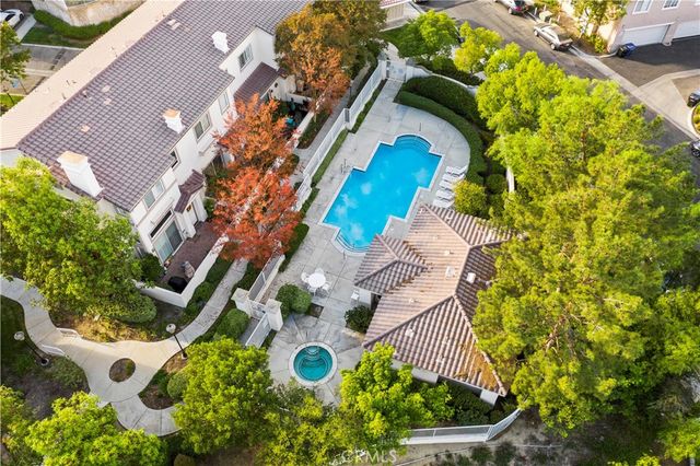 25710 Holiday C, Stevenson Ranch, CA 91381