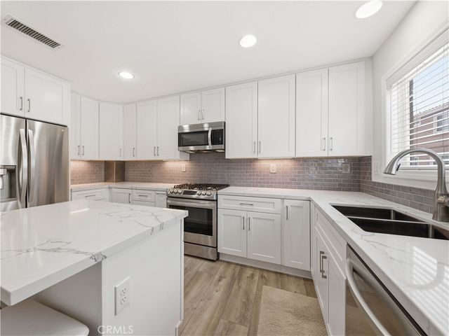 25710 Holiday C, Stevenson Ranch, CA 91381