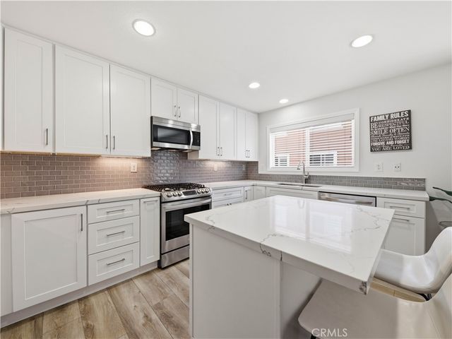 25710 Holiday C, Stevenson Ranch, CA 91381