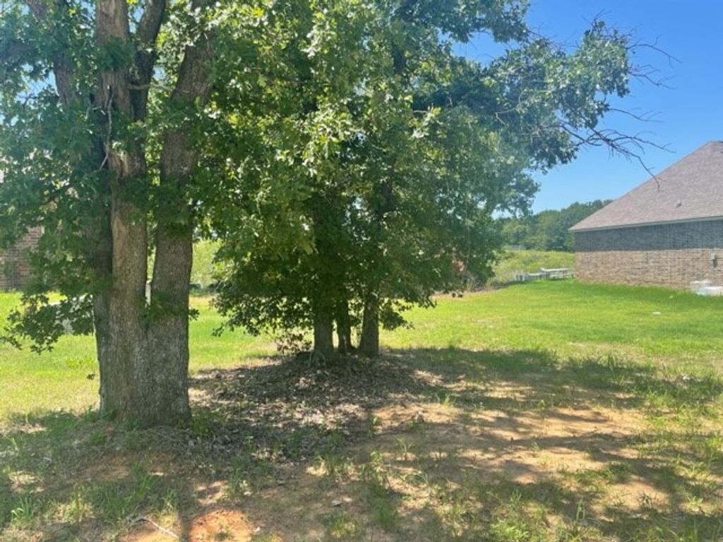 315 Thomas Boulevard, Mcloud, OK 74851
