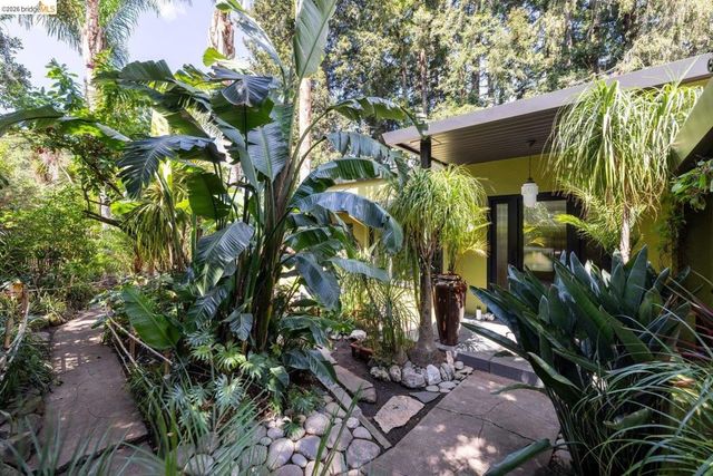 10 Burdeck Ct, Oakland, CA 94602