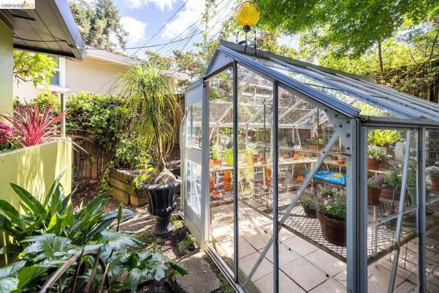10 Burdeck Ct, Oakland, CA 94602