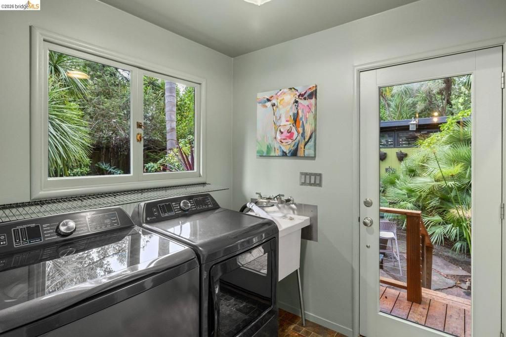 Image 20 of property listing at 10 Burdeck Ct, Oakland, CA 94602