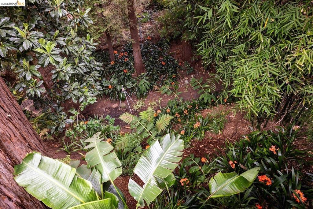 Image 30 of property listing at 10 Burdeck Ct, Oakland, CA 94602