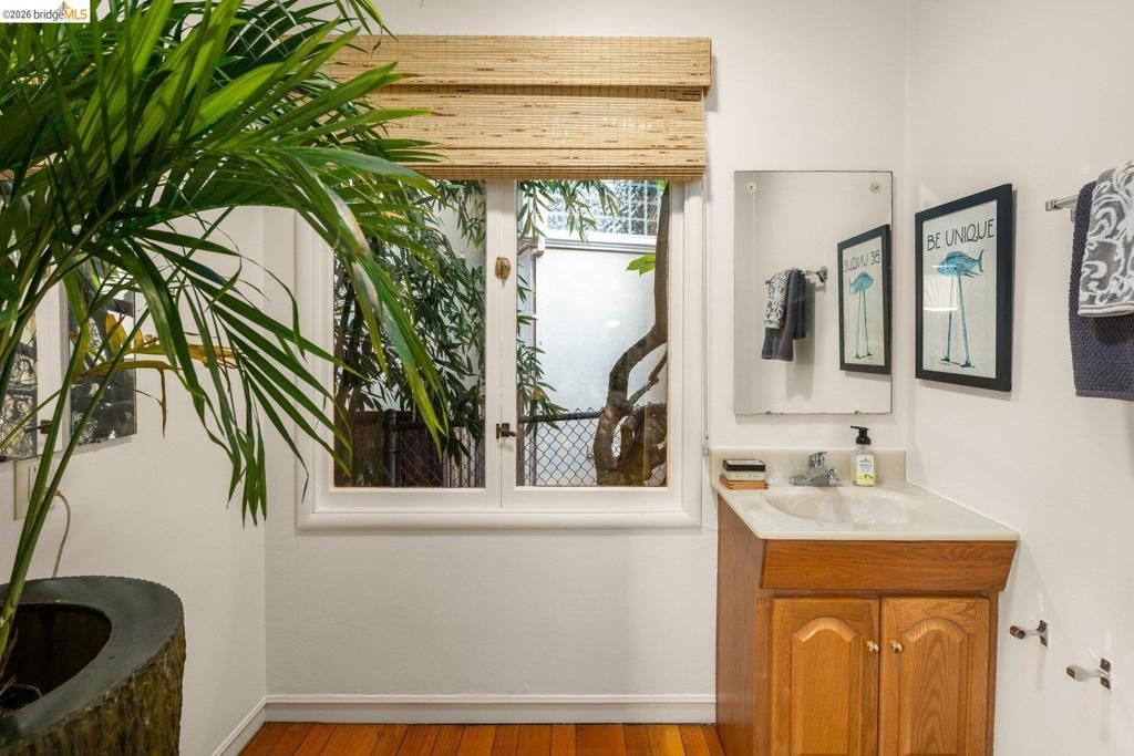 Image 35 of property listing at 10 Burdeck Ct, Oakland, CA 94602