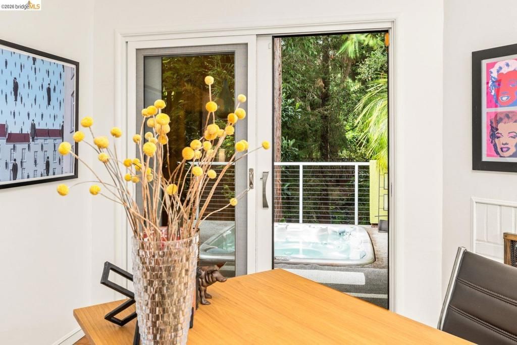 Image 36 of property listing at 10 Burdeck Ct, Oakland, CA 94602