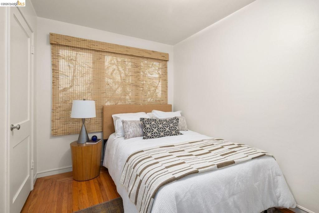 Image 39 of property listing at 10 Burdeck Ct, Oakland, CA 94602