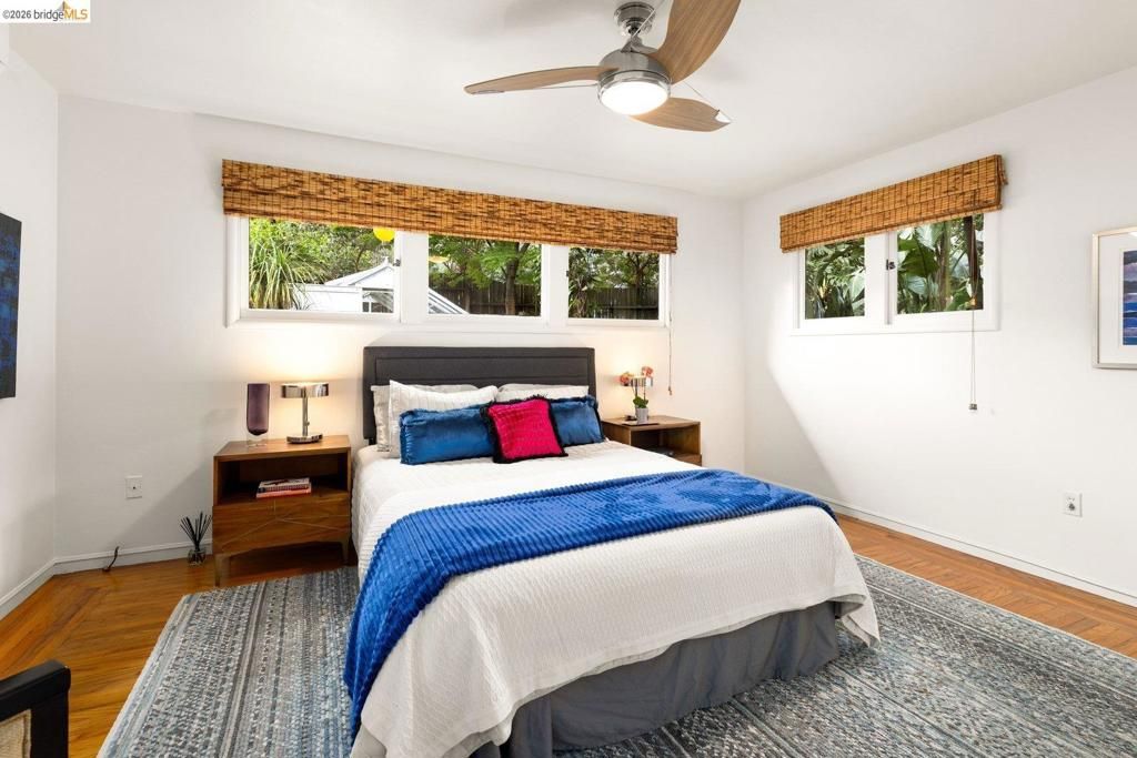 Image 43 of property listing at 10 Burdeck Ct, Oakland, CA 94602