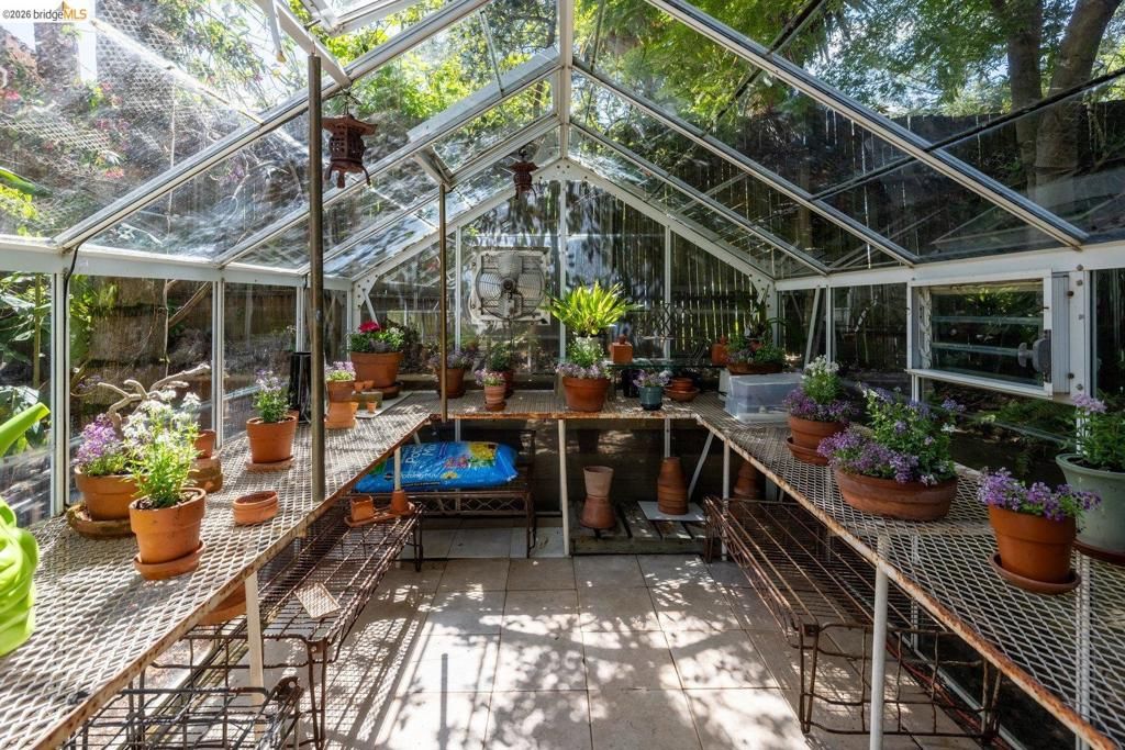 Image 46 of property listing at 10 Burdeck Ct, Oakland, CA 94602