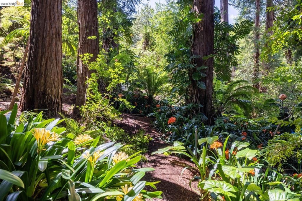 Image 49 of property listing at 10 Burdeck Ct, Oakland, CA 94602