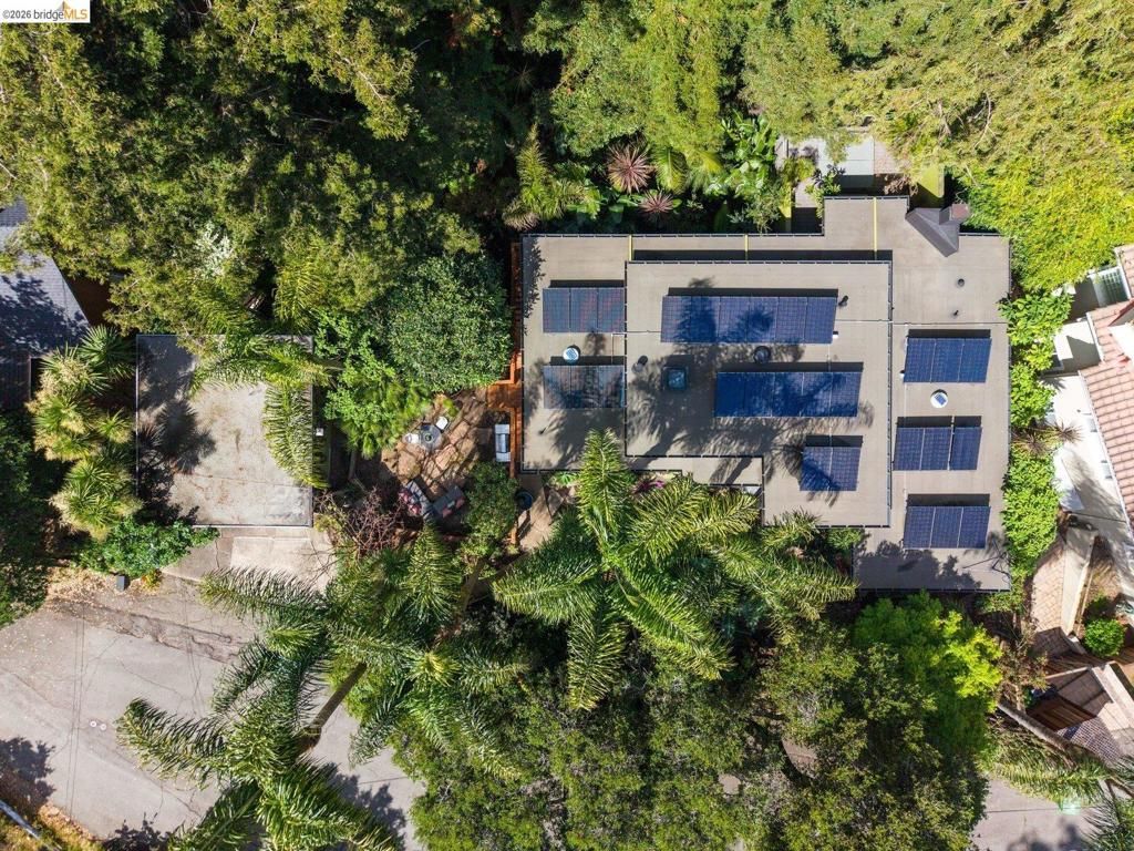 Image 53 of property listing at 10 Burdeck Ct, Oakland, CA 94602