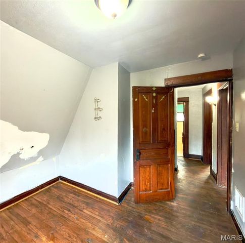 3740 Meramec Street, St Louis, MO 63116