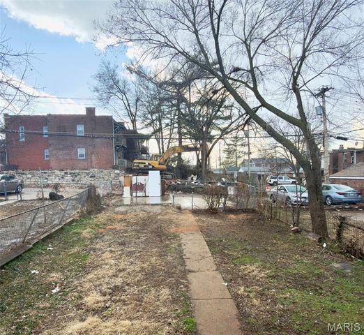 3740 Meramec Street, St Louis, MO 63116