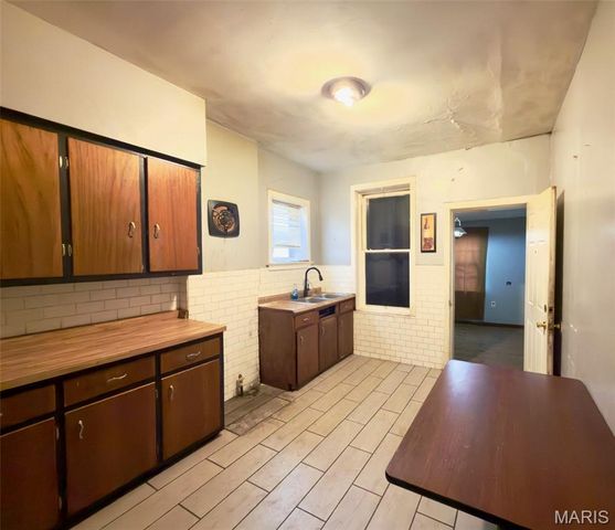 3740 Meramec Street, St Louis, MO 63116