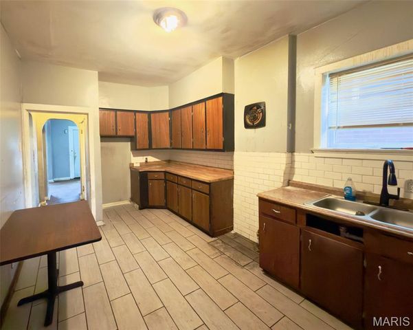 3740 Meramec Street, St Louis, MO 63116