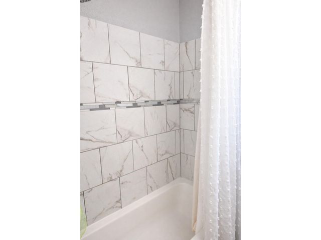 1325 Plantation Drive, Dickinson, TX 77539