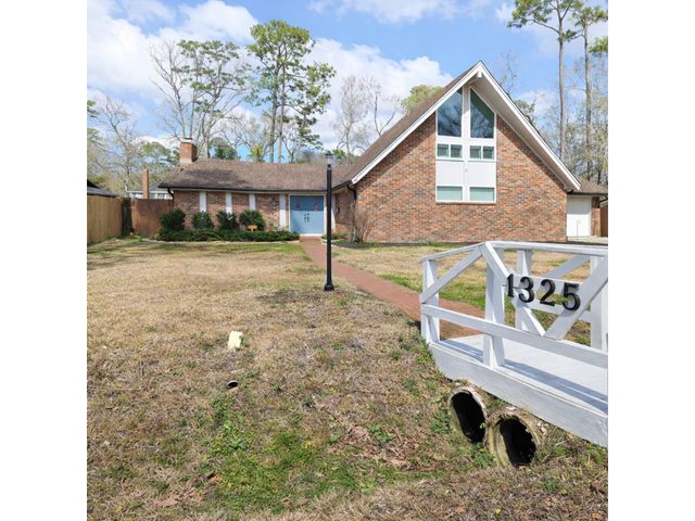 1325 Plantation Drive, Dickinson, TX 77539